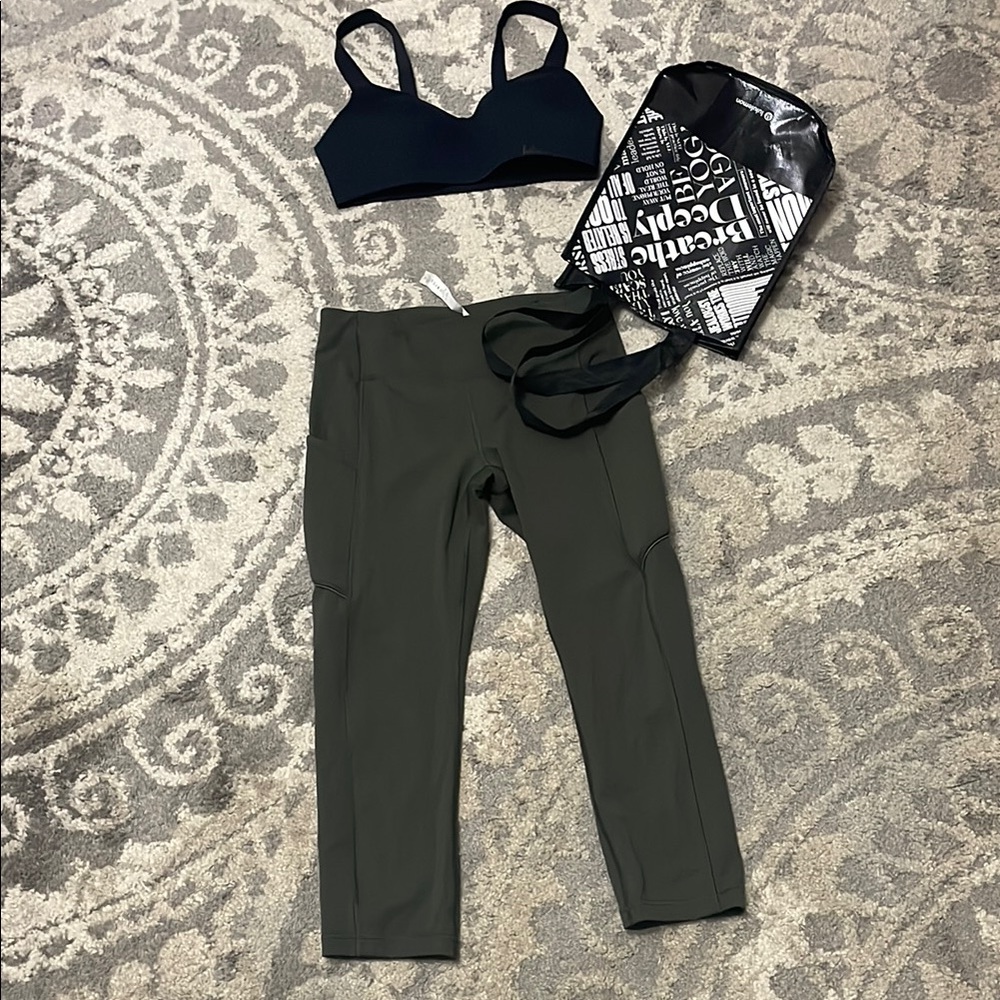 Lululemon Athletica Green Leggings and black brassiere for Active Wear